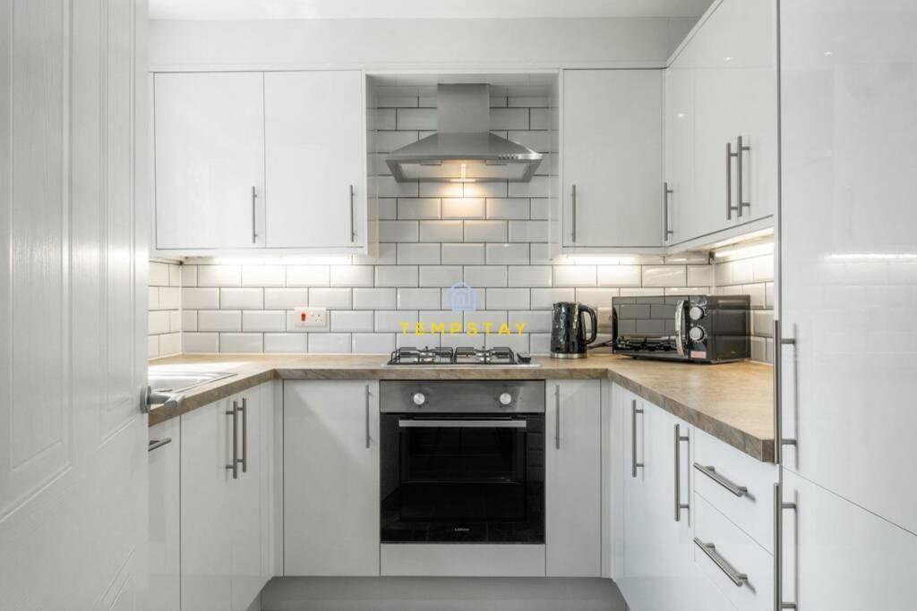 הוילה סלאו Cosy 2 Bed & Free Parking. Near Heathrow/Pinewood מראה חיצוני תמונה